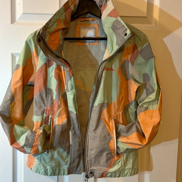 Bench women’s light jacket hood is zipped in collar size medium - Picture 3 of 7